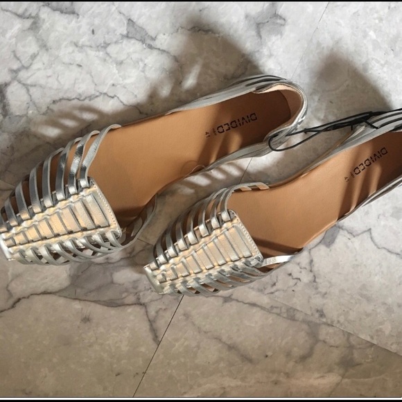 Beautiful silver sandals! - Picture 2 of 4